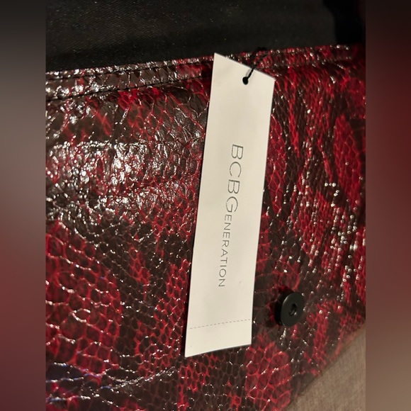 BCBG Snakeskin-like Wine Red Envelope Clutch - Picture 2 of 7